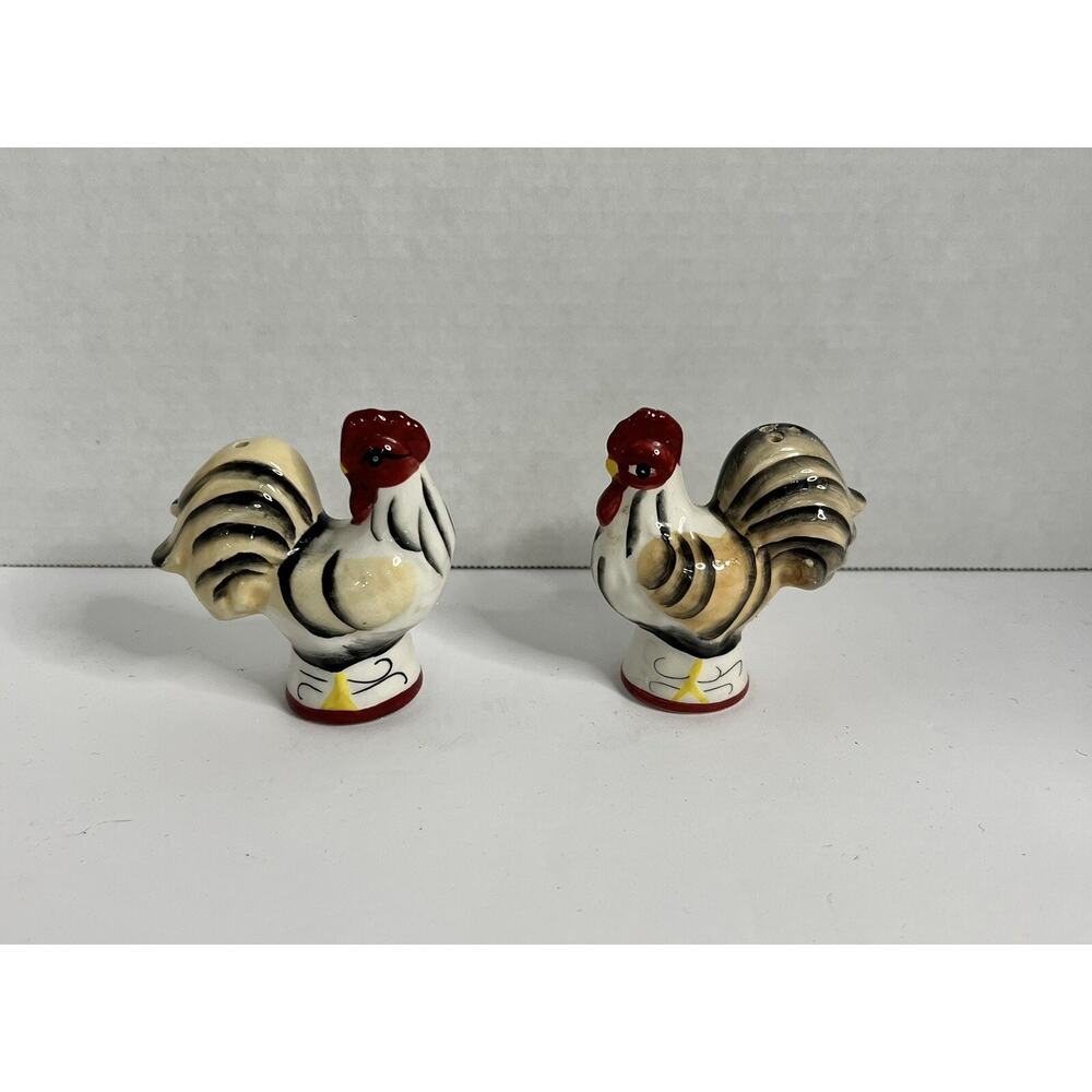 Vintage Roosters Cruet Set. Salt and pepper Ceramic Fowl